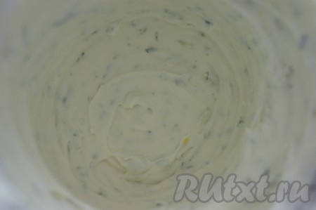 Взбить блендером до образования устойчивых "пиков".
