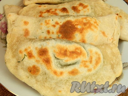 Обжарила на сухой сковороде на среднем огне до зарумянивания с обеих сторон.