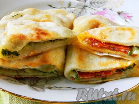 Кутабы с пепперони и моцареллой