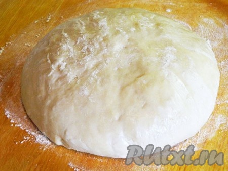 Вымесила эластичное тесто. Убрала его в холодильник минимум на 1 час.