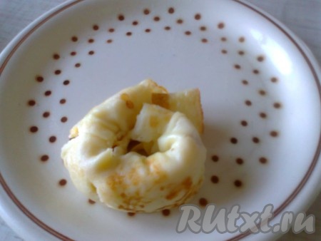 Сворачиваем трубочкой, затем скручиваем калачиком
