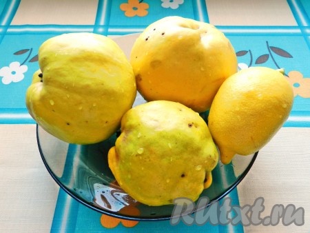 Вымыть лимоны и айву. 