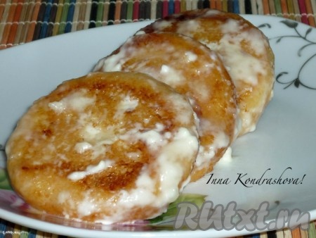 Сырники в сметанной заливке