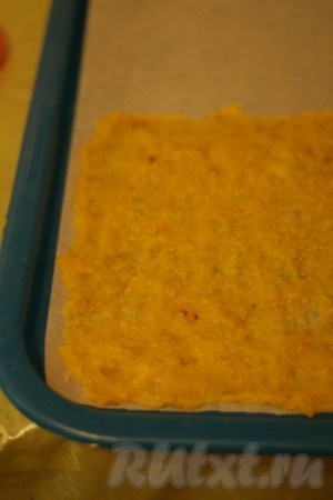 Получившееся пюре тонким слоем нанести на бумагу для выпечки и сушить в хорошо проветриваемом помещении 2-3 дня.