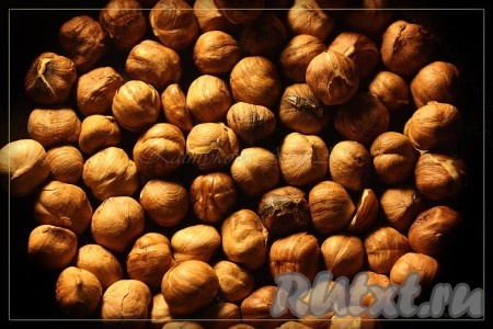 Обжариваем орехи до "вкусного" состояния.