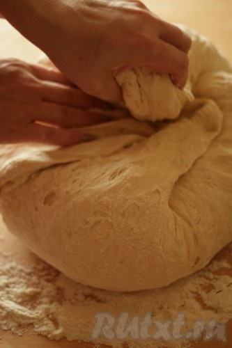 Вымесить тесто.