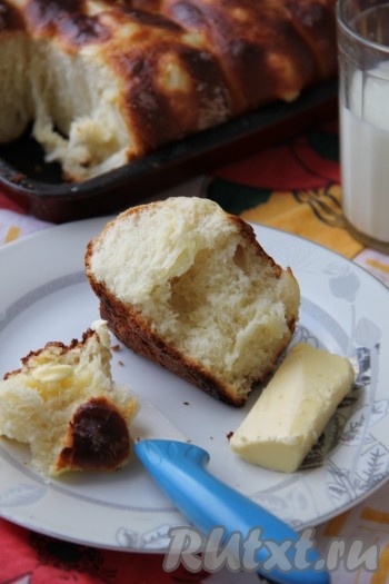 А вот каким нежным и воздушным получился мякиш у наших картофельных булочек.