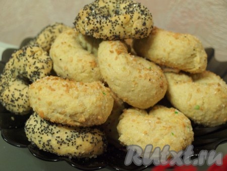 Выпекаем в разогретой духовке минут 20 при температуре 180 градусов.
