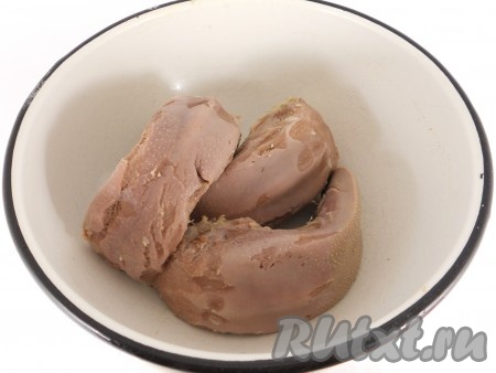 Очистить языки от плёнок, покрывающих их поверхность.