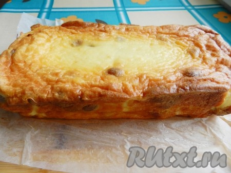 Достать запеканку из духовки, вынуть из формы, остудить.
