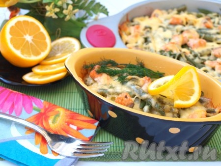 Рисовая запеканка с семгой и стручковой фасолью