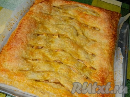 Готовую выпечку вынимаем из духовки.