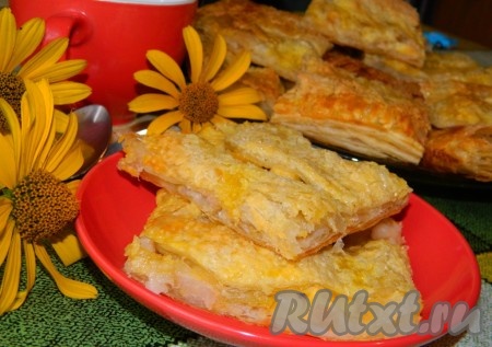 Груши в сочетании с хрустящим слоёным тестом делают этот пирог очень вкусным, аппетитным и ароматным, обязательно попробуйте!