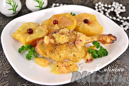 Утиные ножки с яблоками