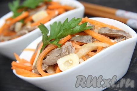 Салат из куриных сердечек и моркови по-корейски