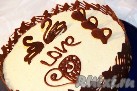 Верх торта украсить по желанию. Йогуртовый торт "Персиковое наслаждение", приготовленный без выпечки, получается очень вкусным, нежным. 