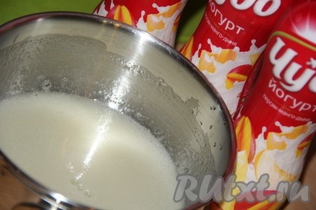 Желатин поставить на огонь и прогреть до полного растворения (не кипятить!). 