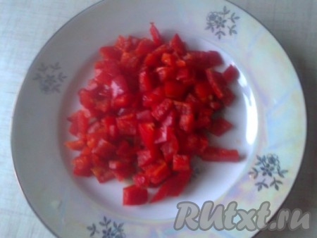 нарезать кубиками.
