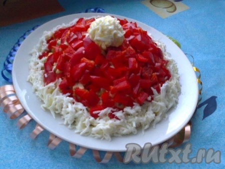 Наш вкусный и нарядный салат готов! Надеюсь, вам понравится и приятно удивит рецепт салата "Шапка Деда Мороза".
