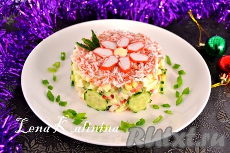 Салат из крабовых палочек, сыра и яиц