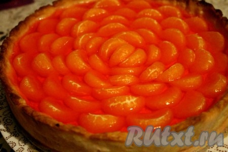 Готовый мандариновый тарт оставляем в холодильнике на ночь, чтобы желе хорошенько застыло.

