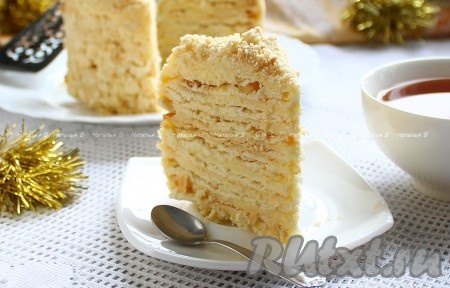 &nbsp;Торт убрать в холодильник для пропитки на несколько часов, лучше на ночь. При подаче тортик нарезать на порционные кусочки.