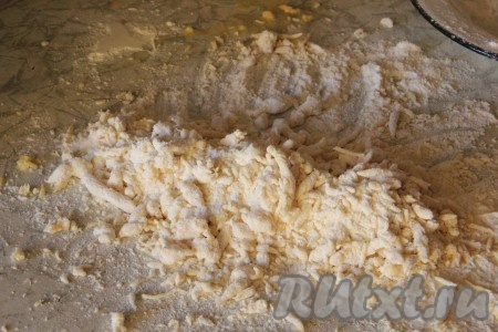 Натираем вот такую кучу затирухи.