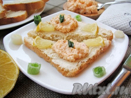 Бутерброды с икрой мойвы