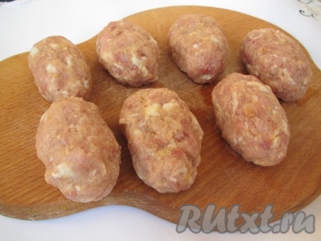 У нас получится зраза. Таким образом сформировать зразы из всего фарша и начинки.