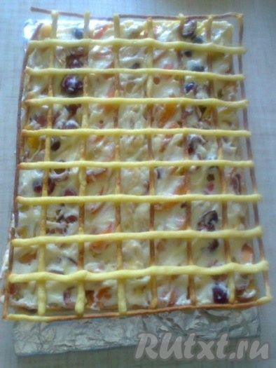 &nbsp;Далее все по порядку: корж-фрукты-крем.