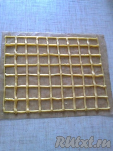 затем начинаем заполнять середину, рисуем клетки 3х3 см.