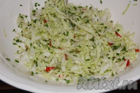Салат из пекинской капусты с уксусом и сахаром
