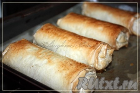 Поставить выпекать на 20-25 минут в разогретую духовку при температуре 180 градусов.