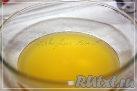 Растопить сливочное масло.