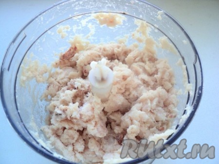 Также подготовить и измельчить в блендере филе белой рыбы.
