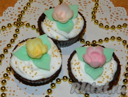 Корзиночки из шоколада со сливками и фруктами&nbsp;- необыкновенно вкусный десерт! Обязательно попробуйте!
