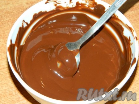 Для приготовления корзиночек, шоколад растопить на водяной бане или в микроволновке.
