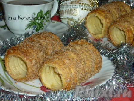 Готовое печенье остудить и снять с основ. Вкусное чешское печенье подавать можно с чаем, молоком или кофе.