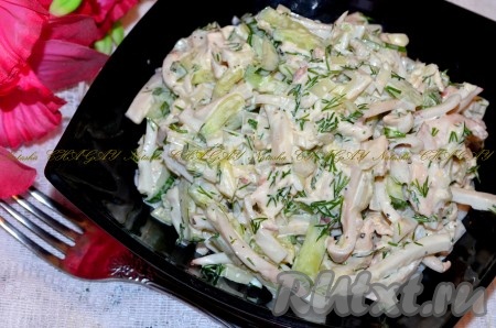 Салат с курицей, кальмарами и огурцом "Визави"