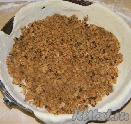 На тесто выложить корт,
