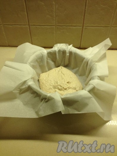 4. Поставить на 2 часа в духовку, прогретую до 120 градусов, затем увеличить температуру до 160 градусов и печь еще 30 минут.