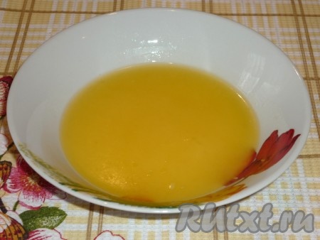 Растопить сливочное масло.
