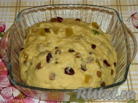 Всыпать оставшуюся муку, замесить мягкое, однородное тесто.&nbsp;
