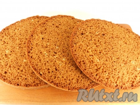 Сам корж разрезать на 3 части.