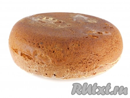 Выставить режим "Выпечка". В моей мультиварке с мощностью 900 Ватт медовый корж выпекался 90 минут. Если у вас мультиварка мощная, времени для выпечки хватит и 45 минут. Готовый корж остудить на решётке.