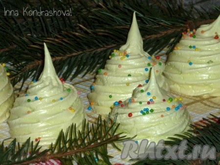 Наши вкусное, воздушное безе "Ёлочки" готово. Такой десерт, приготовленный к Новому году, несомненно понравится и деткам, и взрослым!