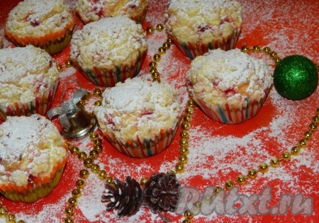 Вкусные, аппетитные маффины со штрейзелем готовы. Восхитительная творожная начинка и хрустящий штрейзель делают эту выпечку очень вкусной. Испеките обязательно!