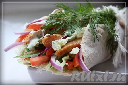Шаурма с курицей и пекинской капустой