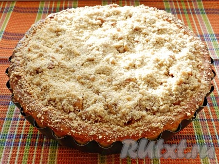 Готовый пирог достать из духовки и остудить.