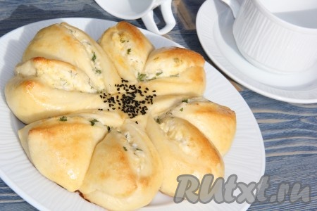 Пирог с творогом и сыром